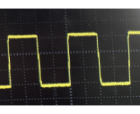 为什么有时差的信号源输出的方波更方？